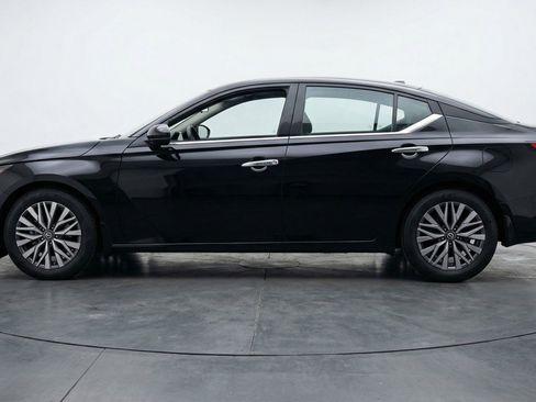 Used 2025 Nissan Altima 2.5 SV image 5