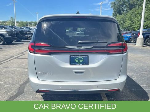 Used 2023 Chrysler Pacifica Touring FWD image 32