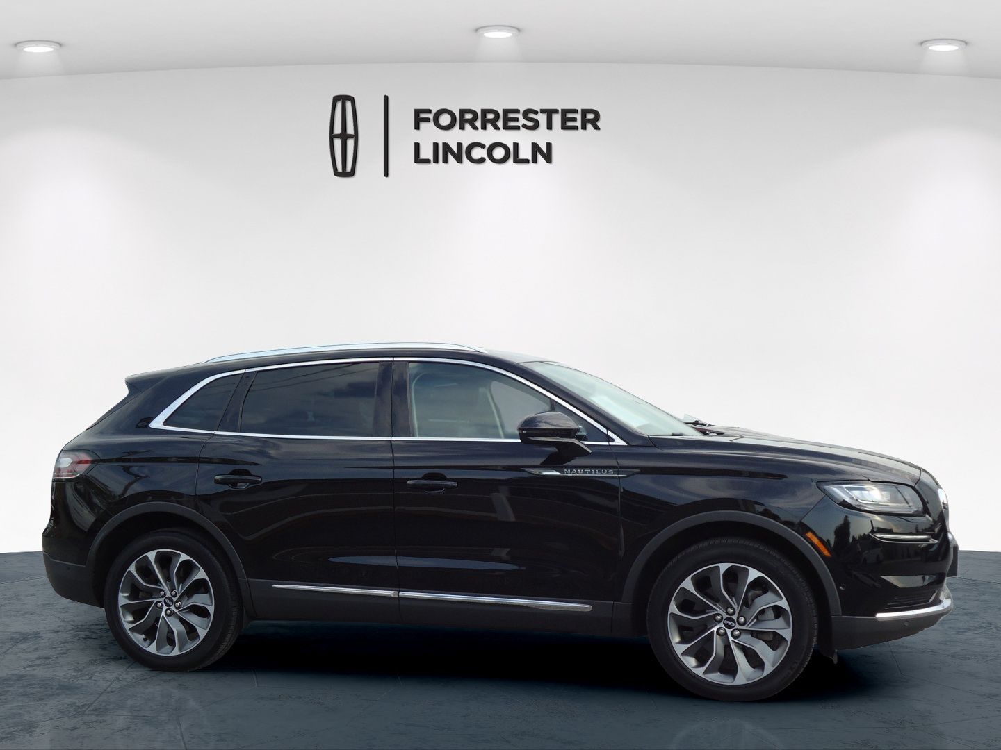 Used 2023 Lincoln Nautilus Reserve w/ Equipment Group 201A AWD/4WD image 2