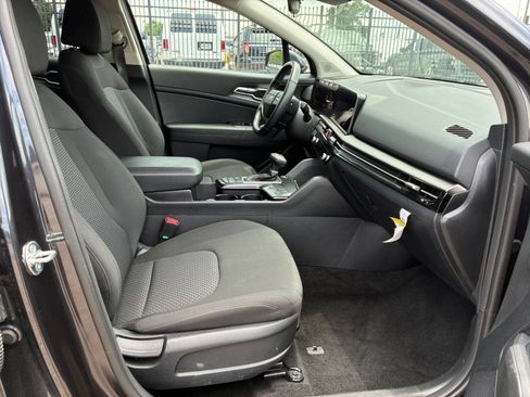 Used 2026 Kia Sportage LX FWD image 31