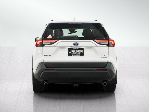 Used 2022 Toyota RAV4 LE AWD/4WD image 4