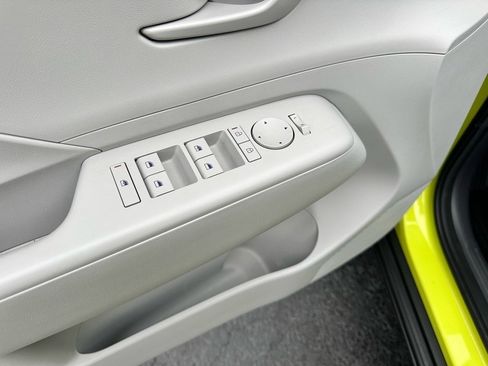 Used 2024 Hyundai Kona SE image 16