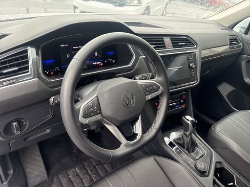 Used 2022 Volkswagen Tiguan SE w/ Panoramic Sunroof Package AWD/4WD image 4