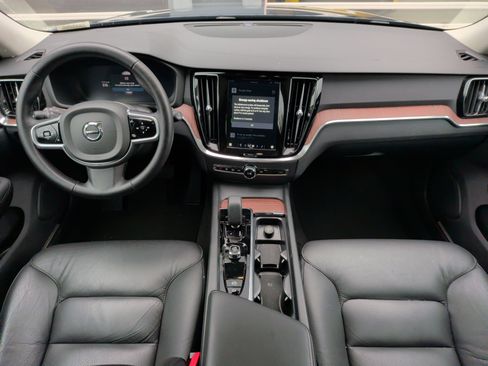 Used 2025 Volvo V60 B5 Cross Country Plus image 19
