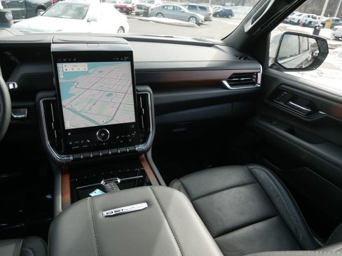 Used 2025 GMC Yukon Denali image 13