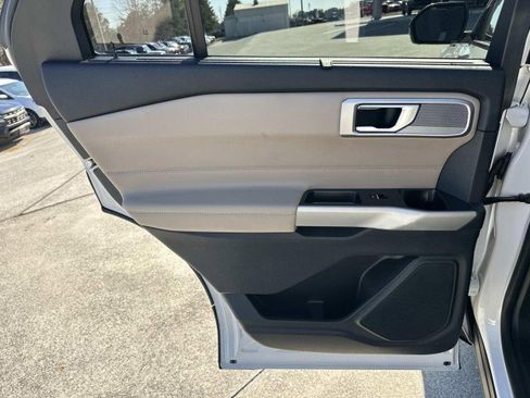 Used 2020 Ford Explorer Limited image 21