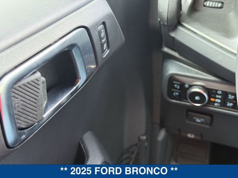 Used 2025 Ford Bronco Badlands AWD/4WD image 49