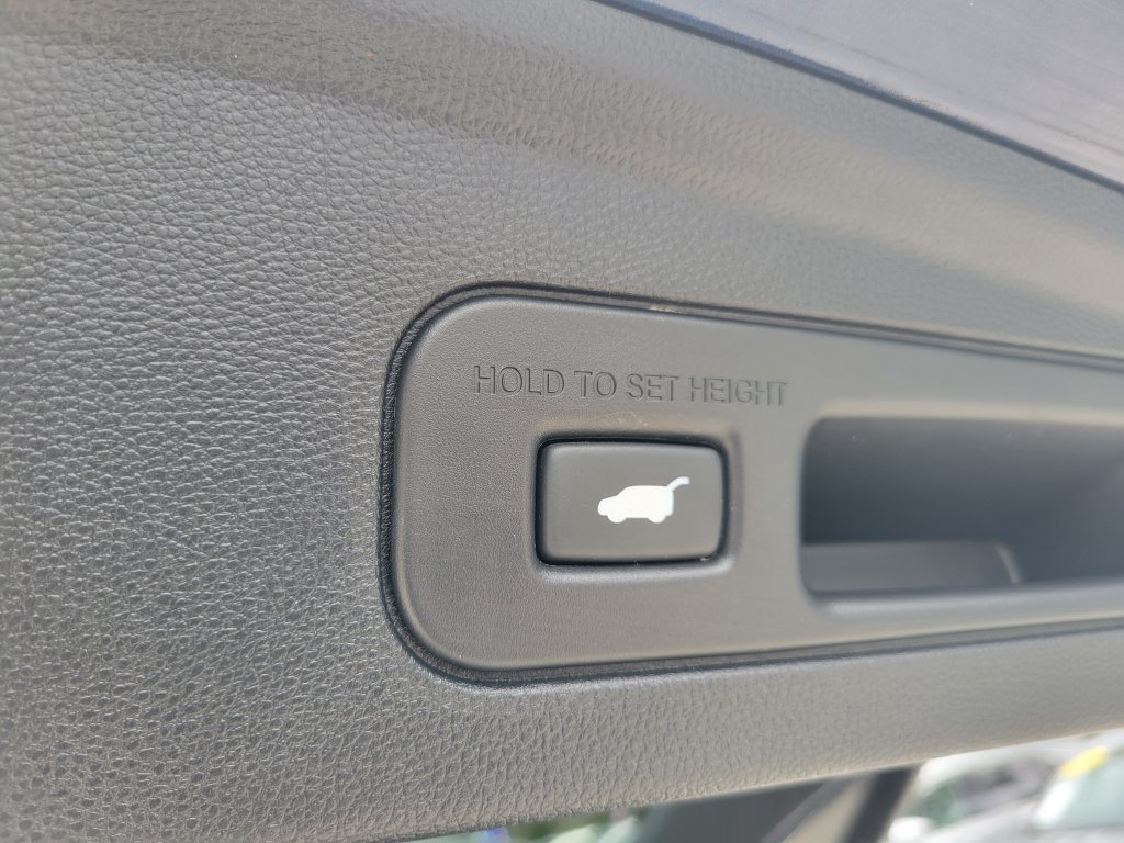 Used 2025 Acura MDX w/ Technology Package FWD image 9