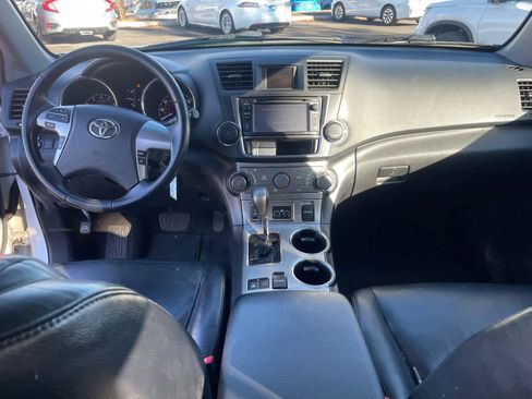 Used 2013 Toyota Highlander SE image 3