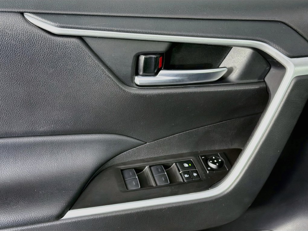 Used 2025 Toyota RAV4 XLE FWD image 23