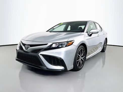 Used 2023 Toyota Camry SE image 10