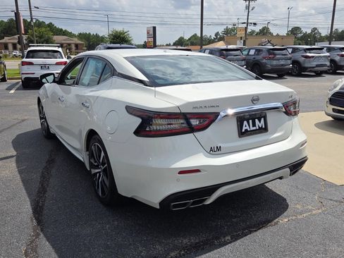Used 2023 Nissan Maxima SV w/ Floor Mat Group FWD image 10