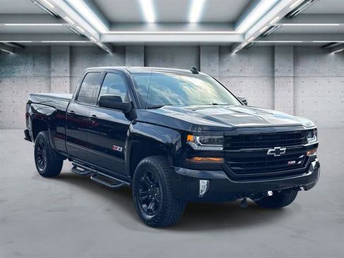 Used 2018 Chevrolet Silverado 1500 LT w/ Midnight Edition image 3