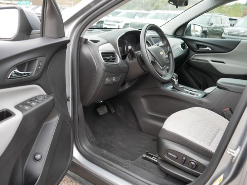 Used 2024 Chevrolet Equinox LT w/ Driver Convenience Package AWD/4WD image 11