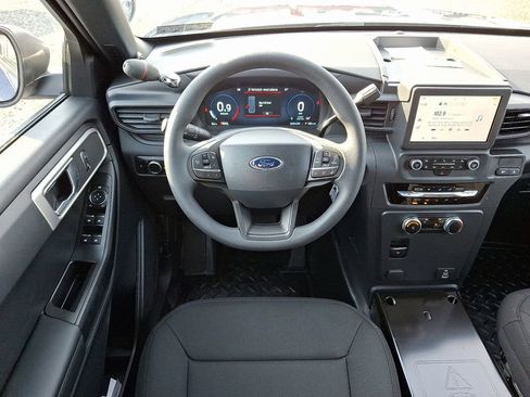 New 2025 Ford Explorer Base image 7