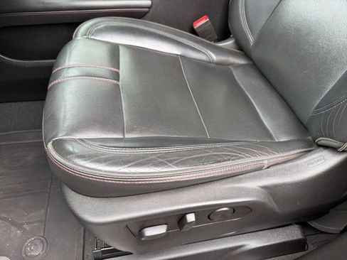 Used 2021 Chevrolet Suburban RST w/ Luxury Package image 18