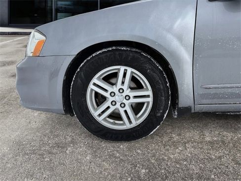 Used 2013 Dodge Avenger SXT image 9