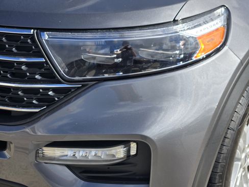 Used 2022 Ford Explorer XLT w/ Equipment Group 202A image 6