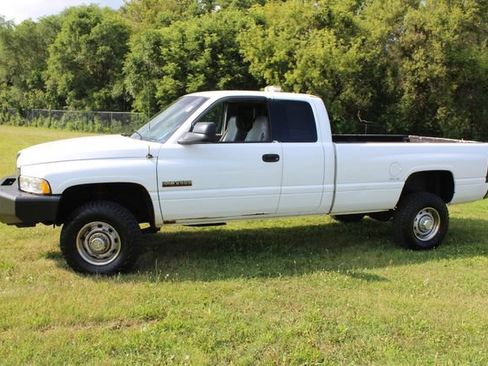 Used 2001 Dodge Ram 2500 Truck ST image 3