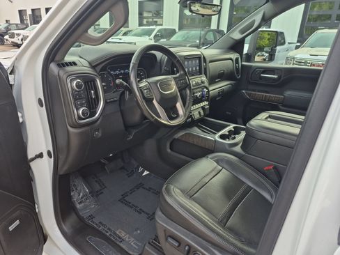 Used 2022 GMC Sierra 3500 Denali w/ Denali Ultimate Package AWD/4WD image 11