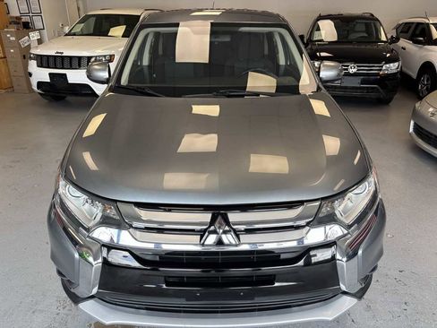 Used 2016 Mitsubishi Outlander SE image 2