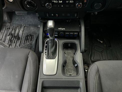 Used 2022 Nissan Frontier SV image 15