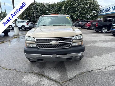 Used 2005 Chevrolet Silverado 2500 LS w/ Heavy-Duty Power Package AWD/4WD image 8
