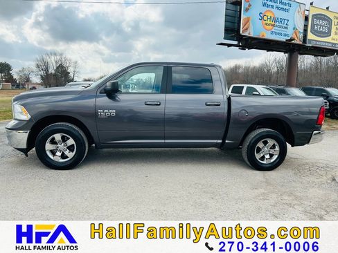 Used 2021 RAM 1500 Classic SLT AWD/4WD image 2