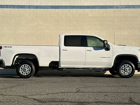 Used 2024 Chevrolet Silverado 2500 LT image 3