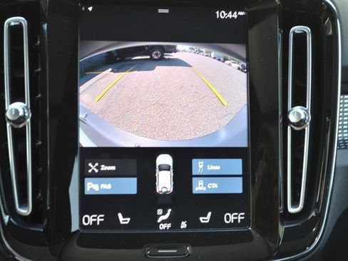 Used 2022 Volvo XC40 T5 R-Design w/ Climate Package image 32