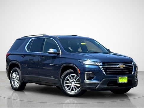 Used 2023 Chevrolet Traverse LT FWD image 2