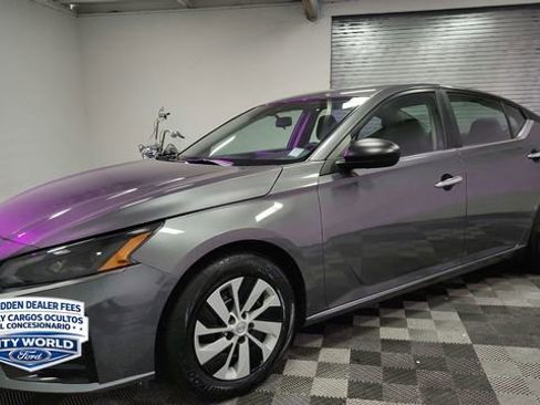 Used 2025 Nissan Altima 2.5 S FWD image 4