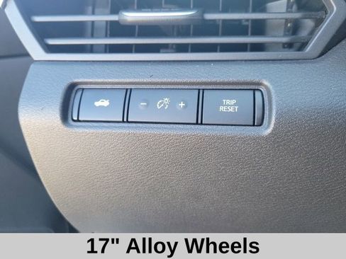 Used 2024 Nissan Altima 2.5 SV image 11