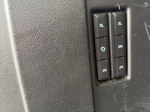 Used 2019 Ford Expedition XLT w/ Equipment Group 202A AWD/4WD image 14