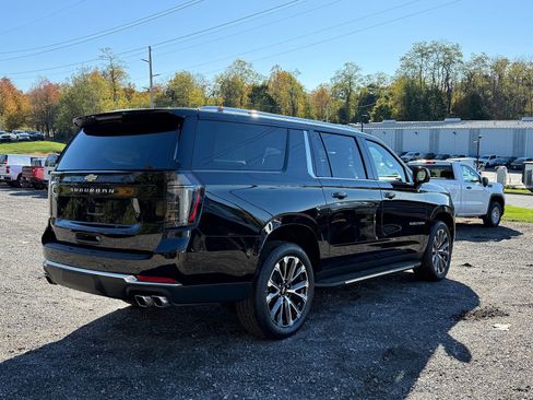New 2025 Chevrolet Suburban High Country image 6