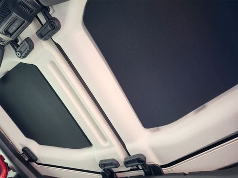 New 2025 Jeep Gladiator Mojave image 17