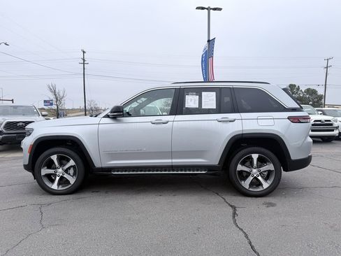 Used 2024 Jeep Grand Cherokee Limited image 4