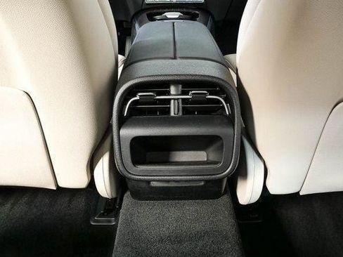 Used 2025 Mercedes-Benz E 350 Sedan image 19