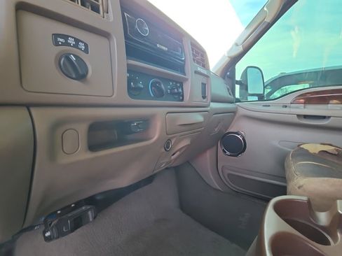 Used 2004 Ford F250 Lariat image 12