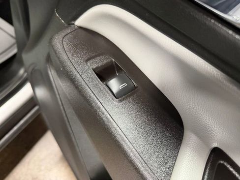 Used 2022 Chevrolet Equinox LS w/ LS Convenience Package image 25