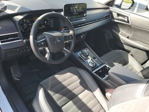 Used 2024 Mitsubishi Outlander SE image 12