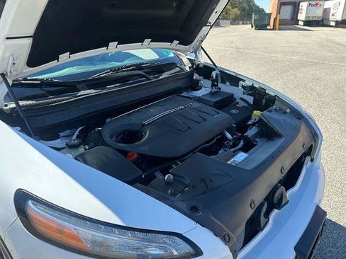 Used 2018 Jeep Cherokee Latitude Plus image 43