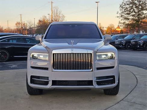 Used 2022 Rolls-Royce Cullinan image 3