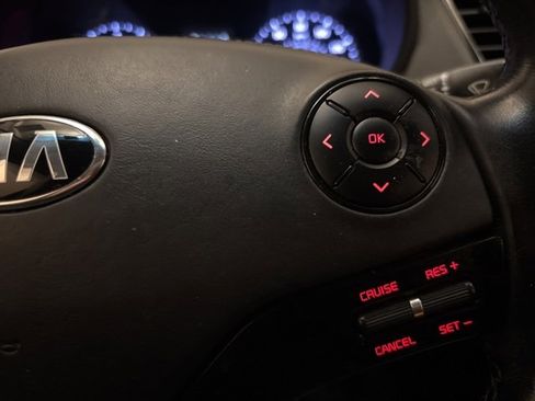 Used 2015 Kia K900 Premium w/ Interior Highline Package image 17