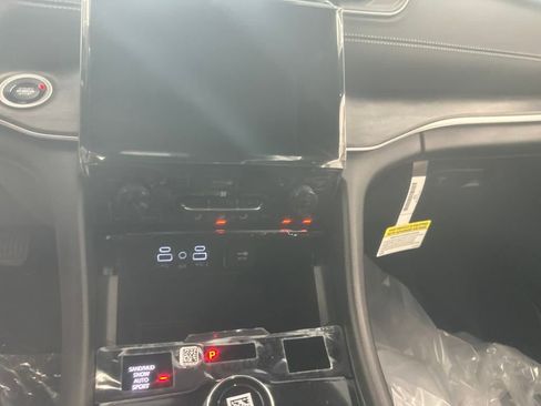 New 2025 Jeep Grand Cherokee Limited w/ Black Appearance Package image 28