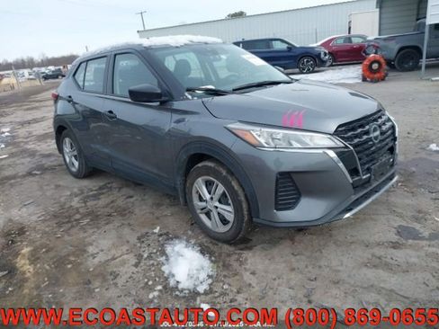Used 2023 Nissan Kicks S image 1