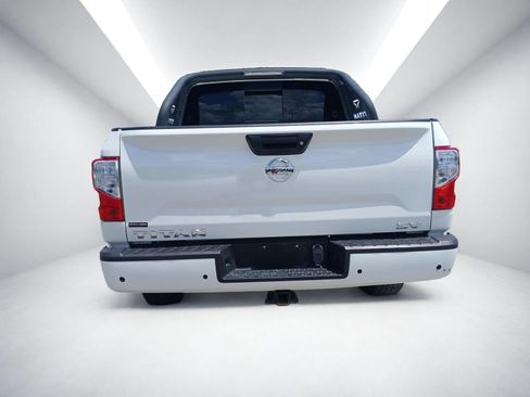 Used 2022 Nissan Titan SV w/ SV Convenience Package RWD image 6
