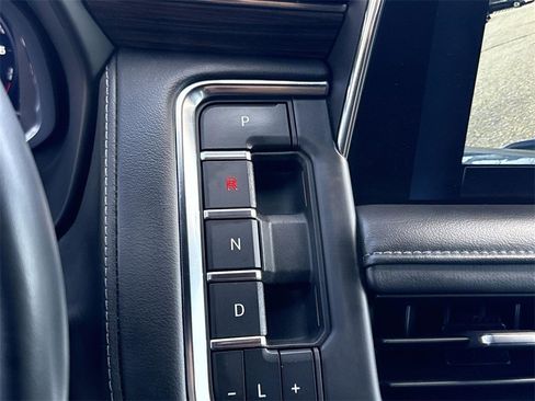 Used 2023 Chevrolet Suburban Z71 image 14