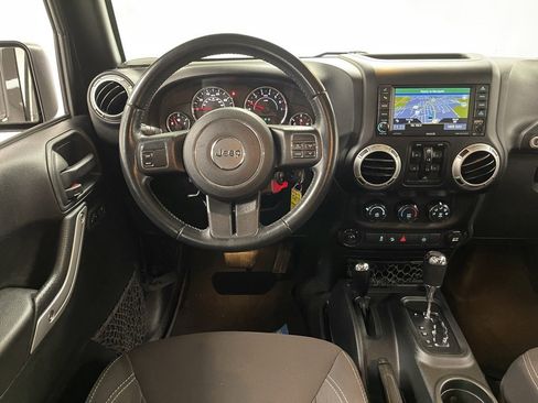 Used 2017 Jeep Wrangler Unlimited Sahara image 27