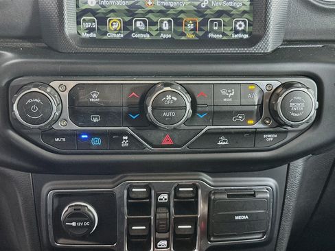 Used 2023 Jeep Wrangler Unlimited Sahara AWD/4WD image 23